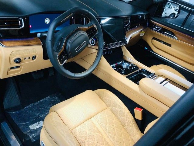 4 mẫu SUV đắt tiền hiếm có về Việt Nam trong nửa đầu năm 2022: Xe Mỹ đang thu hút sự chú ý, trong đó có một mẫu chạy điện mạnh mẽ không kém phần sang trọng như siêu xe - Ảnh 4.