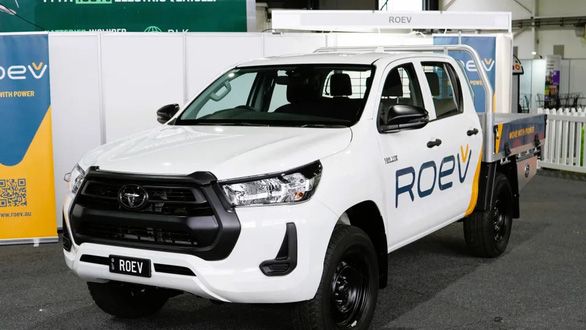Toyota Hilux hoàn toàn điện lộ diện, giá quy đổi trên 1,6 tỉ đồng - Hình 1.