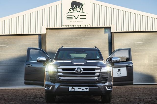 Dành thêm gần 1,5 tỉ đồng để biến Toyota Land Cruiser thành phiên bản bọc thép không sợ AK-47 - Ảnh 5.