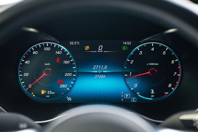 ‘Rất hiếm’ Mercedes-Benz GLC 300 Coupe 2 năm tuổi đang được bán lại với giá gần 2,7 tỷ đồng - Ảnh 12.