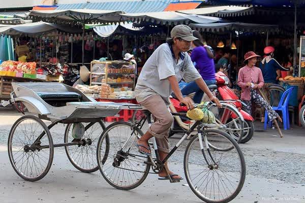 Dịch vụ xe lôi 5 sao ở miền Tây: Tài xế cũng là hướng dẫn viên du lịch - Ảnh 1.