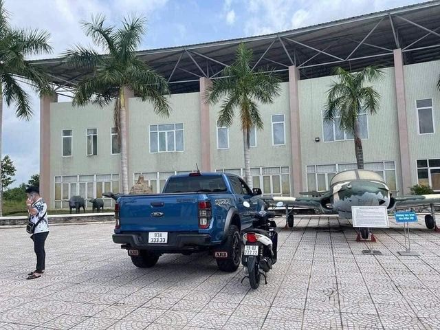 Xe Ford Ranger Raptor tại Bình Phước đang mang biển số ngũ quý 3, cộng đồng mạng khen ngợi nhiệt tình: ‘Giàu mà còn may mắn’ - Ảnh 3.