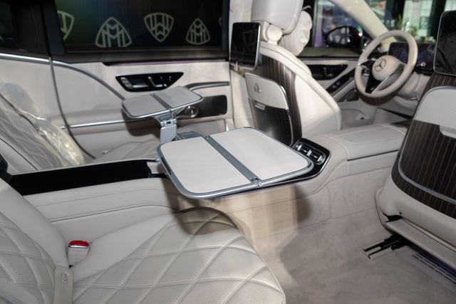 Trải nghiệm Mercedes-Maybach S 680 giá 16 tỷ đồng tại Việt Nam: Cánh cửa mở đóng như Rolls-Royce, ghế của ông chủ có thể biến thành giường - Hình 12.