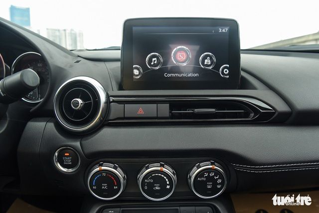 Mazda MX-5 2022 - Phiên bản mui trần độc bản, có giá hàng tỷ đồng, chỉ có 2 chỗ ngồi dành cho các tín đồ của dòng xe tại Việt Nam - Hình 9.