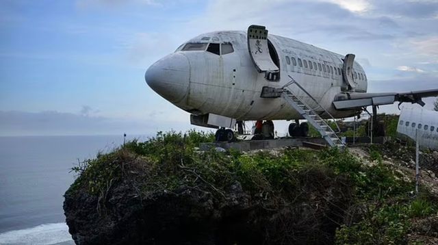 Bí mật đằng sau chiếc Boeing 737 bị bỏ quên trên cánh đồng ở Bali suốt mấy năm qua - Hình 5.
