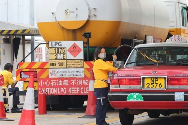 Trải nghiệm lái xe trên đường ở địa phương có giá nhiên liệu đắt nhất thế giới - Hình 1.