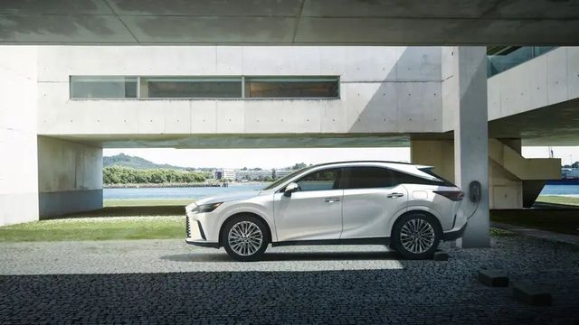 Dự kiến giá của Lexus RX 2023 từ 3,6 tỷ đồng tại Việt Nam - Sự đổi mới mạnh mẽ từ ngoại thất đến nội thất sẽ cạnh tranh với Volvo XC90 - Ảnh 5.