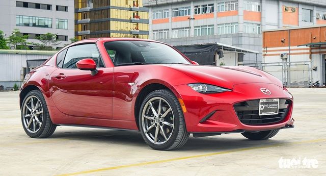 Mazda MX-5 2022 - Phiên bản mui trần độc bản, có giá hàng tỷ đồng, chỉ có 2 chỗ ngồi dành cho các tín đồ của dòng xe tại Việt Nam - Hình 2.