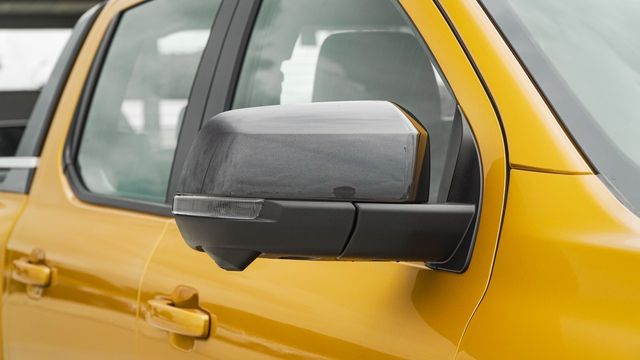 Ford Ranger Wildtrak 2022 giá 965 triệu đồng - Vị vua bán tải thị uy đối thủ tại Việt Nam - Hình 10.