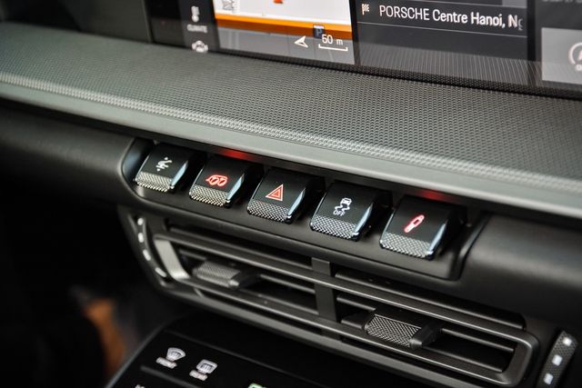 Đánh giá chi tiết Porsche 911 Targa 4S - Siêu xe mui trần cho những người đam mê lái xe, có giá hàng chục tỷ đồng tại Việt Nam - Ảnh 13.