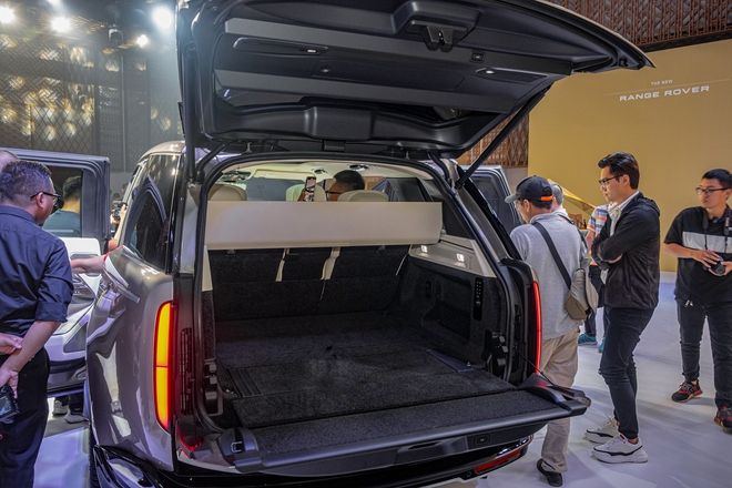 Ảnh chi tiết về hệ thống lái tự động trên xe Range Rover 2022