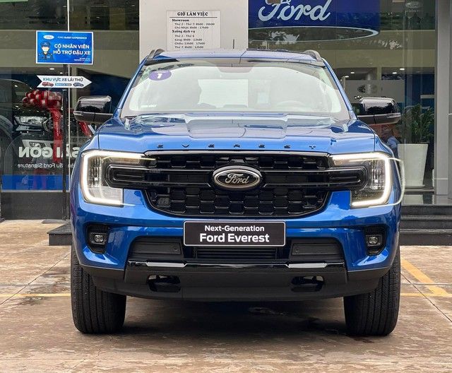 Ford Everest 2022 đổ về đại lý, khách hàng muốn nhận xe sớm phải chấp nhận bia kèm lạc cả trăm triệu đồng - Ảnh 3.