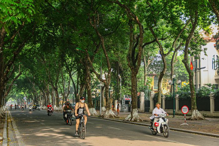 Các con đường lý tưởng cho những người mê đạp xe ở Hà Nội - Hình 1.