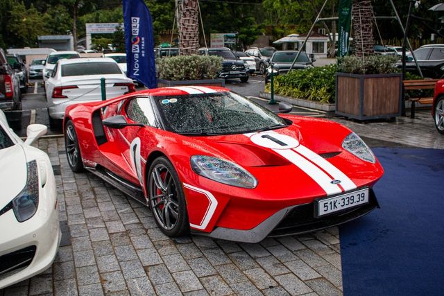 Thưởng thức bộ sưu tập siêu xe trị giá hơn 150 tỷ đồng: Ford GT góp mặt, nhiều phiên bản độc đáo tại Việt Nam - Hình 2.