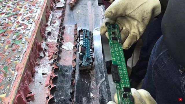 Khám phá bộ pin cao cấp nhất của xe điện Tesla: Nhóm chuyên gia bất ngờ trước công nghệ bí mật của Elon Musk - Ảnh 10.
