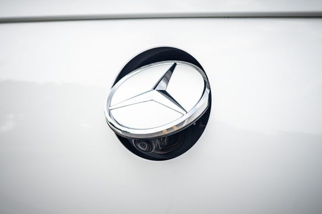 ‘Rất hiếm’ Mercedes-Benz GLC 300 Coupe 2 năm tuổi đang được bán lại với giá gần 2,7 tỷ đồng - Ảnh 9.