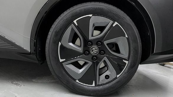 ‘Corolla chạy điện’ Toyota bZ3 tiết lộ thêm thông tin: Vỏ được sản xuất tại Nhật, lõi từ Trung Quốc - Ảnh 4.