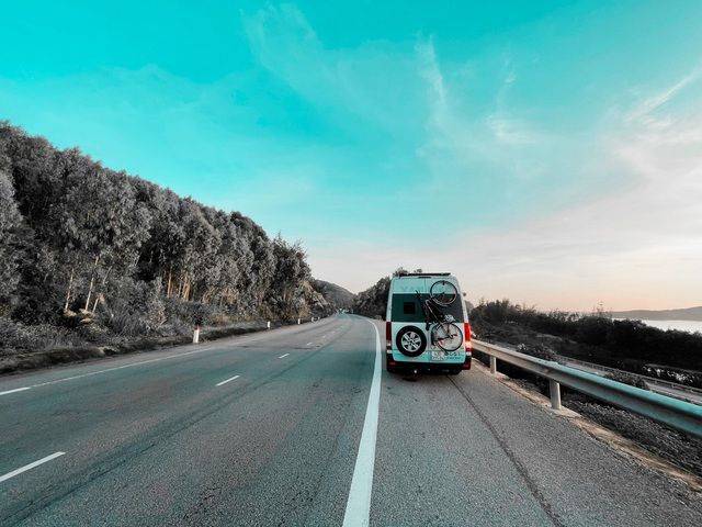 8X Sài Gòn tự xây dựng mobihome từ Hyundai Solati, đưa theo vợ bầu và con nhỏ đi khắp Việt Nam - Hình 8.