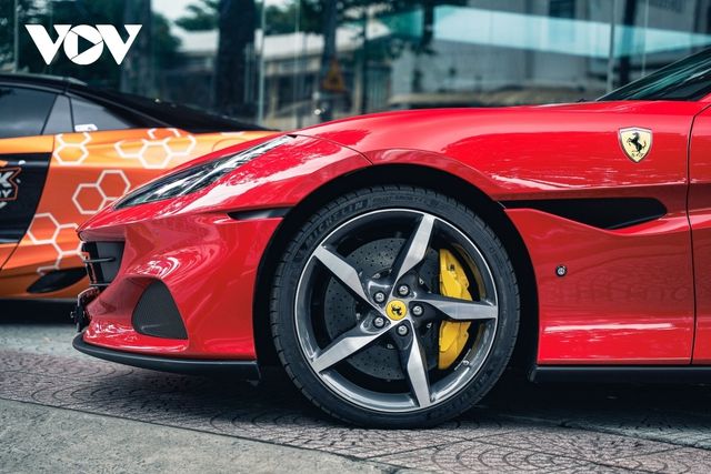 Cận cảnh chi tiết của Ferrari Portofino M hơn 15 tỷ đồng đầu tiên tại Việt Nam - Hình 5.