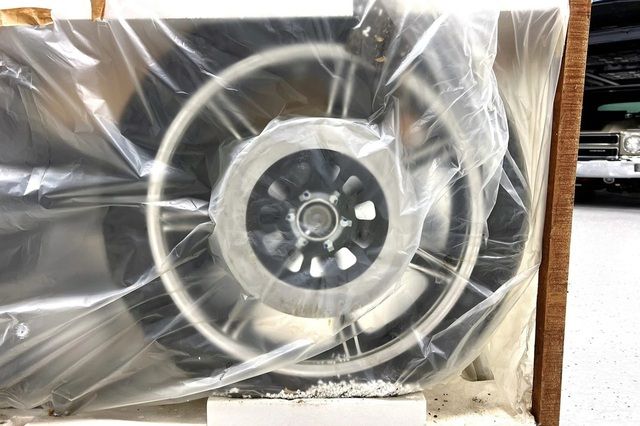 Mô tô Yamaha vẫn giữ nguyên vẹn trong hộp sau 41 năm, giá trị lên tới gần 200 triệu đồng - Hình ảnh 7.
