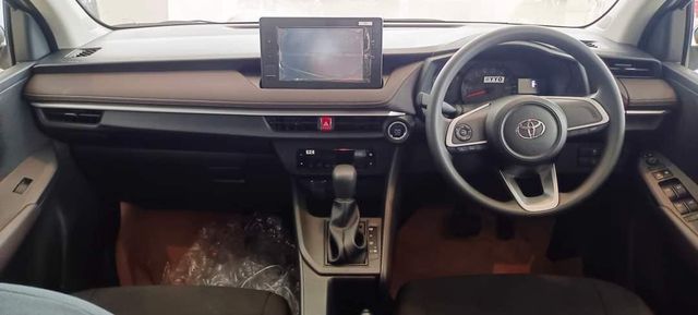 Toyota Vios 2023 đổ về đại lý: Không còn bị chê 'thùng di động', tích hợp nhiều công nghệ như Camry, cạnh tranh khó khăn với Accent và City - Ảnh 4.