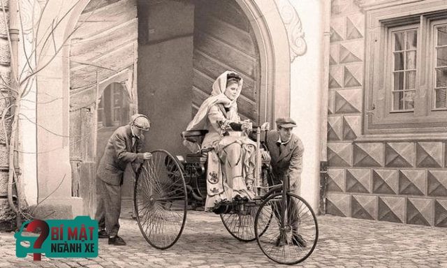 100 chuyên gia kỹ thuật đi giày cao gót, mặc váy, đeo túi xách: Góc cua đặc biệt trong ngành xe - Ảnh 4.