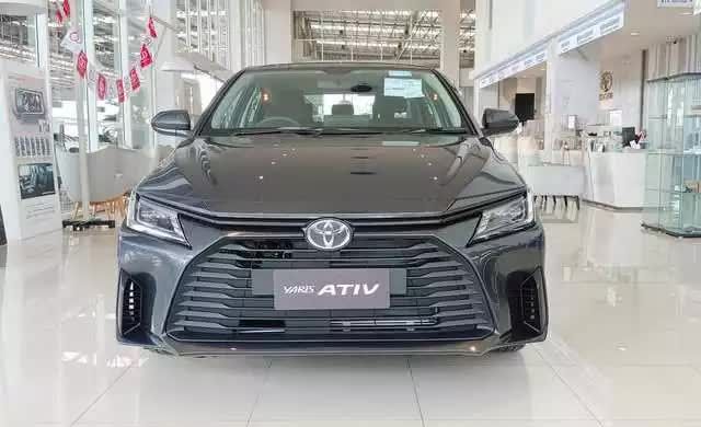 Toyota Vios 2023 đã đổ về đại lý: Không còn bị chê 'thùng di động', tích hợp nhiều công nghệ như Camry, cạnh tranh khó khăn với Accent và City - Ảnh 1.