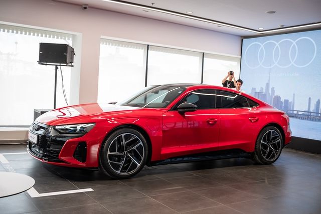 Xuất hiện Audi e-tron GT tại Việt Nam: Giá từ 5,2 tỷ đồng, cạnh tranh trực tiếp với Porsche Taycan - Ảnh 6.