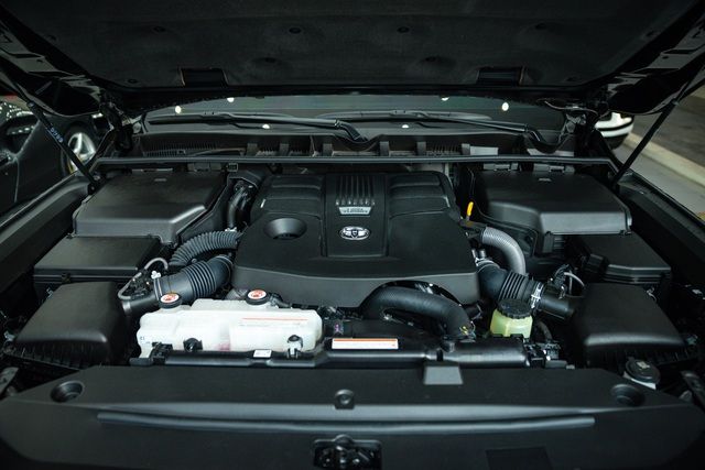 ‘Lướt’ hơn 3.000 km, Toyota Land Cruiser 2022 vẫn có giá gần 6 tỷ đồng - Hình 20.