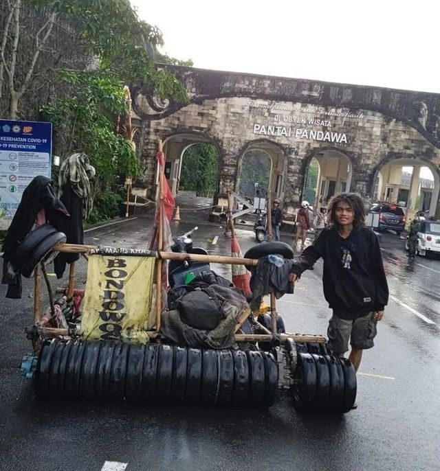 Biến tấu không giới hạn trên xe Vespa: Hóa thành xe tăng, xe 1 bánh, sử dụng thân tre... - Hình 3.