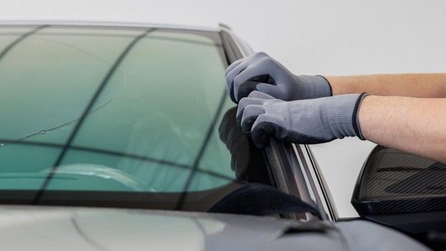  Giá xe có thể sẽ tăng vì thiếu hụt thủy tinh  - Ảnh 2.