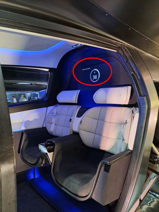 Trong cabin của taxi bay như một chiếc xe sang trên bầu trời: Giải trí qua cửa sổ lớn, chở 4 người vẫn rất rộng rãi - Ảnh 7.