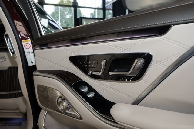 Trải nghiệm Mercedes-Maybach S 680 giá 16 tỷ đồng tại Việt Nam: Cánh cửa mở đóng như Rolls-Royce, ghế của ông chủ có thể biến thành giường - Hình 14.