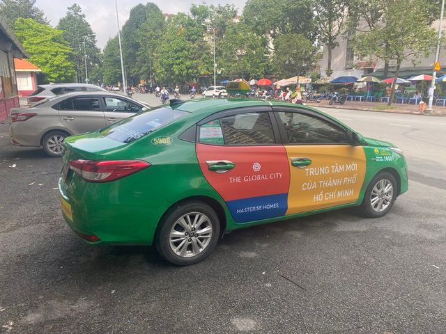 Taxi giảm giá cước sau khi giá xăng dầu giảm, các hãng xe công nghệ vẫn im lặng - Ảnh 1.