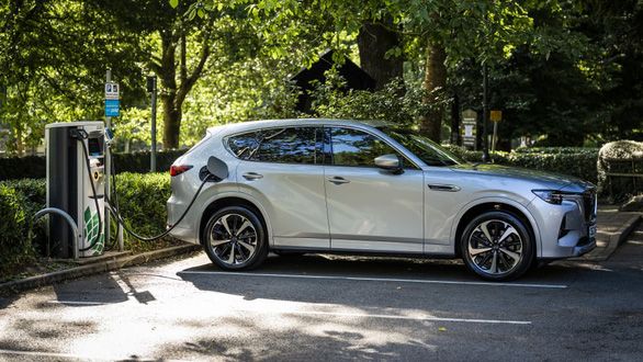 Mazda CX-90 lộ diện ngoài đời thực - Mẫu SUV lớn nhất trong đội hình, với mục tiêu leo lên phân khúc hạng sang - Hình 3.