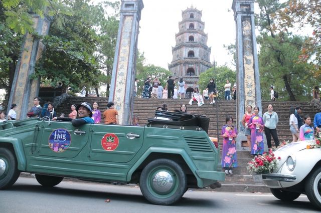Xe cổ Volkswagen tham gia Lễ hội đường phố trong Tuần lễ Festival Huế 2022 - Ảnh 13.