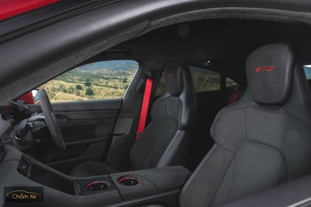 Đánh giá Porsche Taycan: Pin đầy, có thể đi được gần 500km, với một tùy chọn có thể khiến bạn say mê - Ảnh 6.