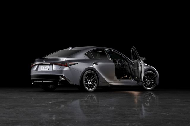 Lexus IS300 và IS350 ra mắt phiên bản đặc biệt F Sport Mode Black III - Ảnh 3.