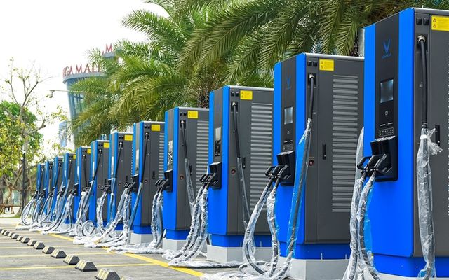Giá xăng giảm, liệu sự quan tâm đến xe điện cũng sẽ giảm theo? - Ảnh 2.