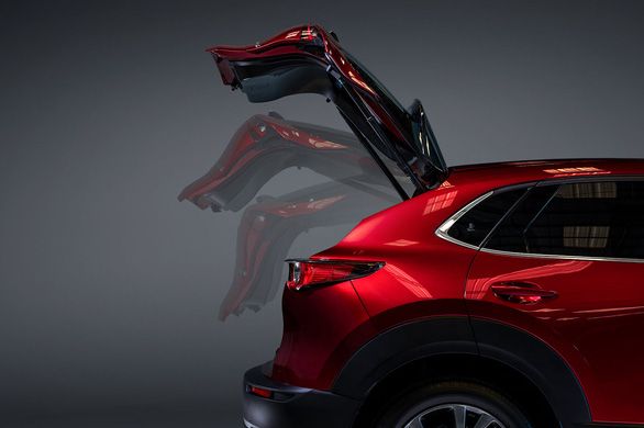 Mazda dự định phát triển cửa hậu có khả năng điều chỉnh tốc độ tự động mà chưa có hãng xe nào triển khai - Hình 1.