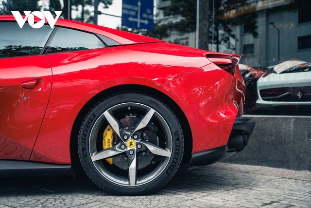 Cận cảnh chi tiết của Ferrari Portofino M hơn 15 tỷ đồng đầu tiên tại Việt Nam - Hình 6.