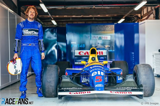 Sebastian Vettel và niềm đam mê lái những chiếc xe huyền thoại - Ảnh 2.