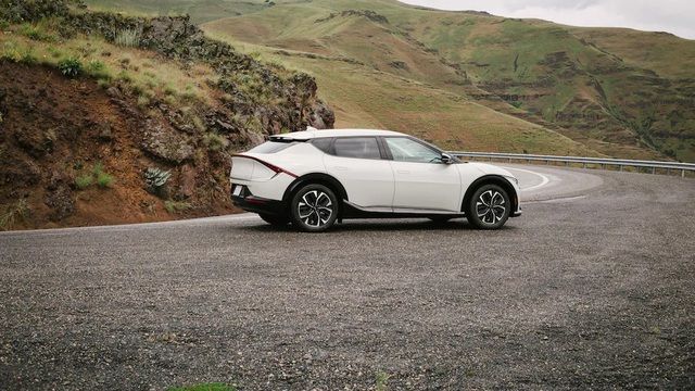 Trải nghiệm lái Kia EV6 đi 560km trong 10 giờ: Xe ổn, vấn đề chỉ ở trạm sạc - Ảnh 4.