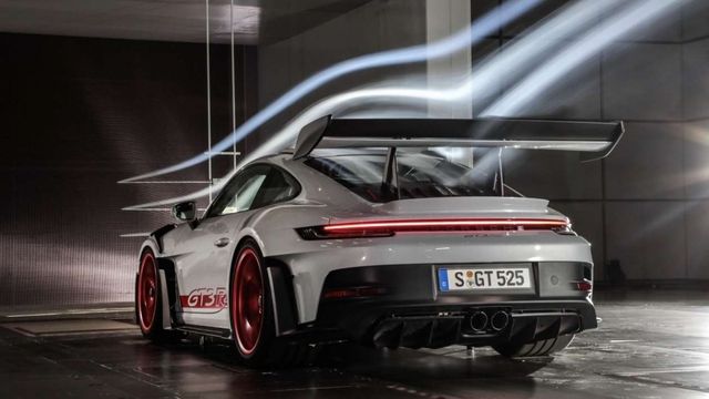 Khám phá gần hơn Porsche 911 GT3 RS thế hệ mới - Hình ảnh 12.