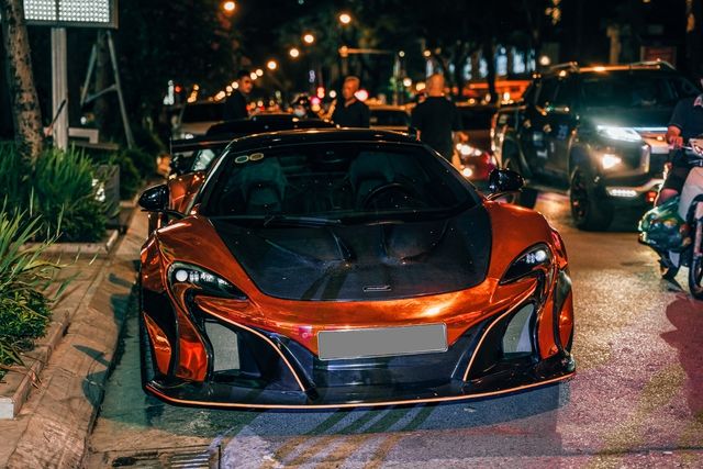 Đoàn xe trăm tỷ tụ hội tại Hà Nội: McLaren 650S Spider được độ thân rộng, Ford Mustang GT nằm sát đường gây sự chú ý - Hình 1.