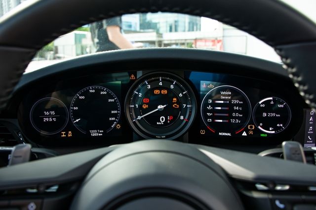 Đánh giá chi tiết Porsche 911 Targa 4S - Siêu xe mui trần cho những người đam mê lái xe, có giá hàng chục tỷ đồng tại Việt Nam - Ảnh 9.