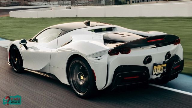 Lamborghini, Ferrari trước sự im lặng đáng sợ của xe điện: Khi siêu xe trở thành phương tiện hàng ngày - Ảnh 3.