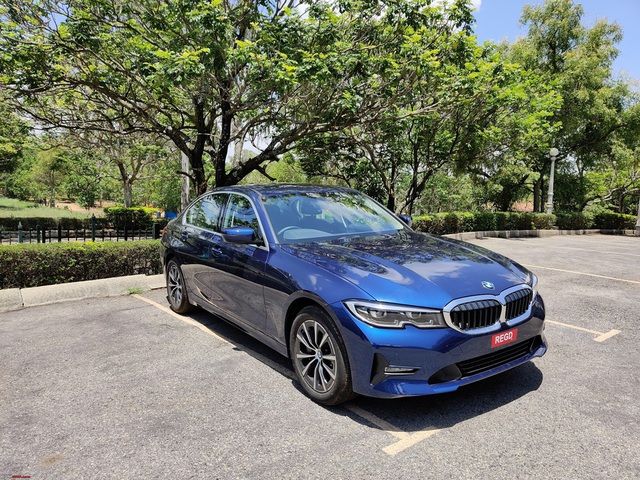 Việc lái BMW 330i Sport mạnh mẽ nhưng gặp khó khăn khi ra vào - Hình 5.