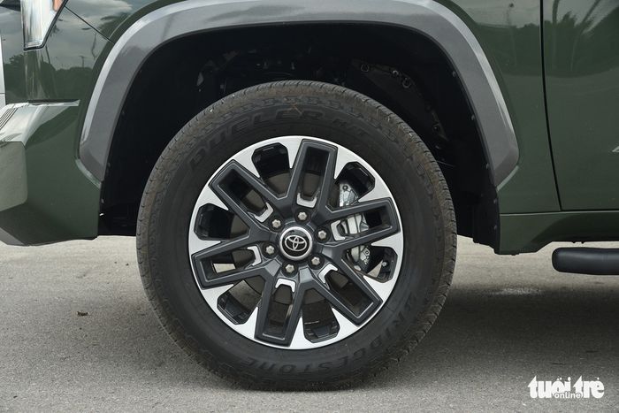 Toyota Tundra 2022: Bản tải Nhật với giá trên 4 tỉ đồng, mang đậm phong cách Mỹ - Ảnh 9.