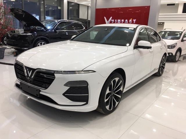 VinFast Lux A2.0 ra mắt với giá trên 650 triệu đồng, người hâm mộ Mitsubishi chia sẻ: Đây là cơ hội không thể bỏ lỡ, cần phải nhanh chân, chỉ lo bị trả cọc mất - Ảnh 2.